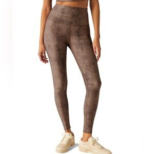 Beyond Yoga Caught In The Midi High Waisted Legging Small Snakeskin 24 Inseam